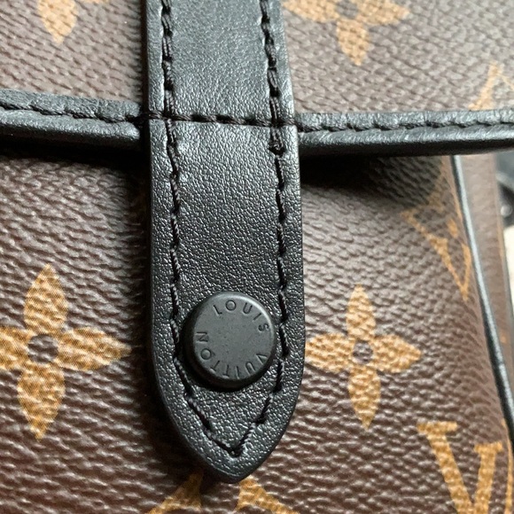 Louis Vuitton Christopher Wearable Wallet - Picture 10 of 17